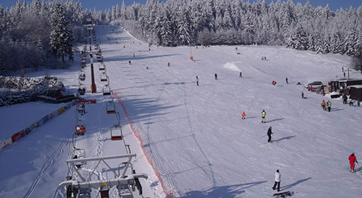 [ZIMNÍ RADOVÁNKY] Sjezdové lyžování pro celou rodinu: Harusův kopec